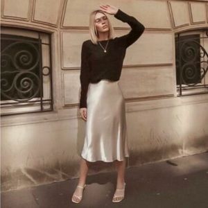 ✨Slightly Torn Aritzia Babaton Satin Midi Skirt✨